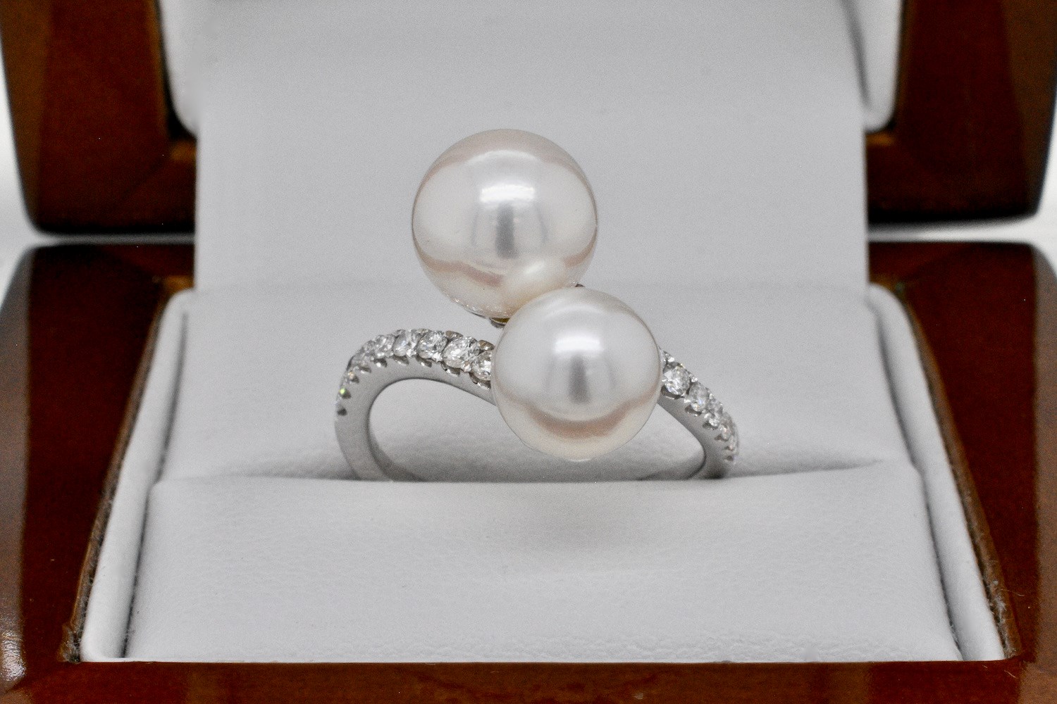 18ct White Gold Toi et Moi Pearl Diamond Ring