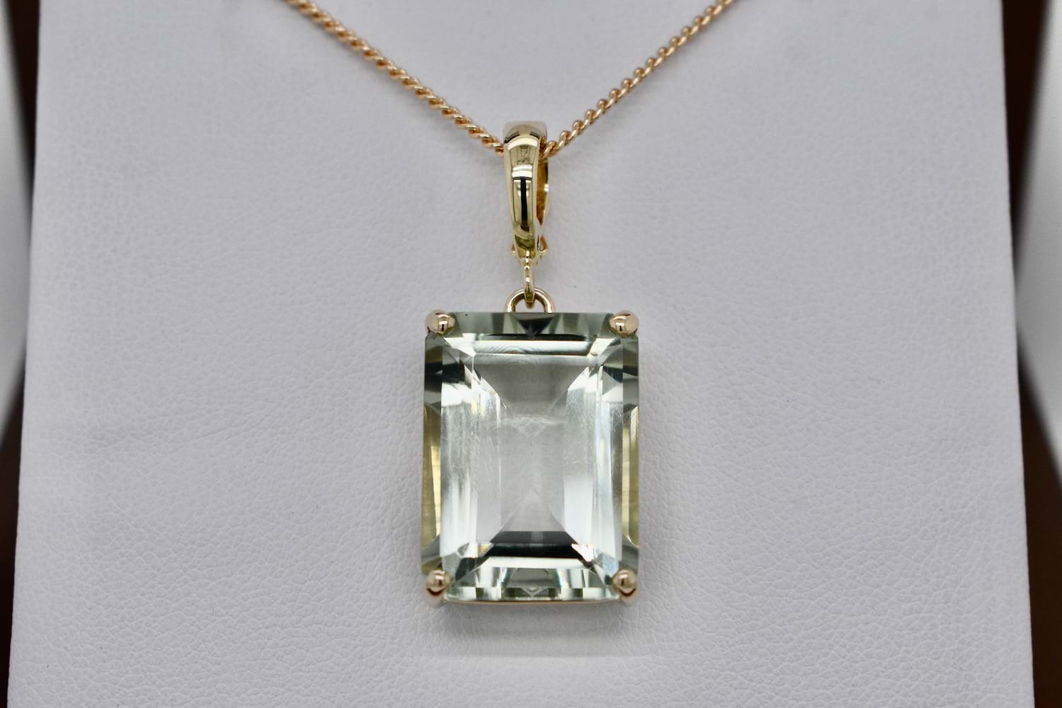 Pendants, Chains & Necklets