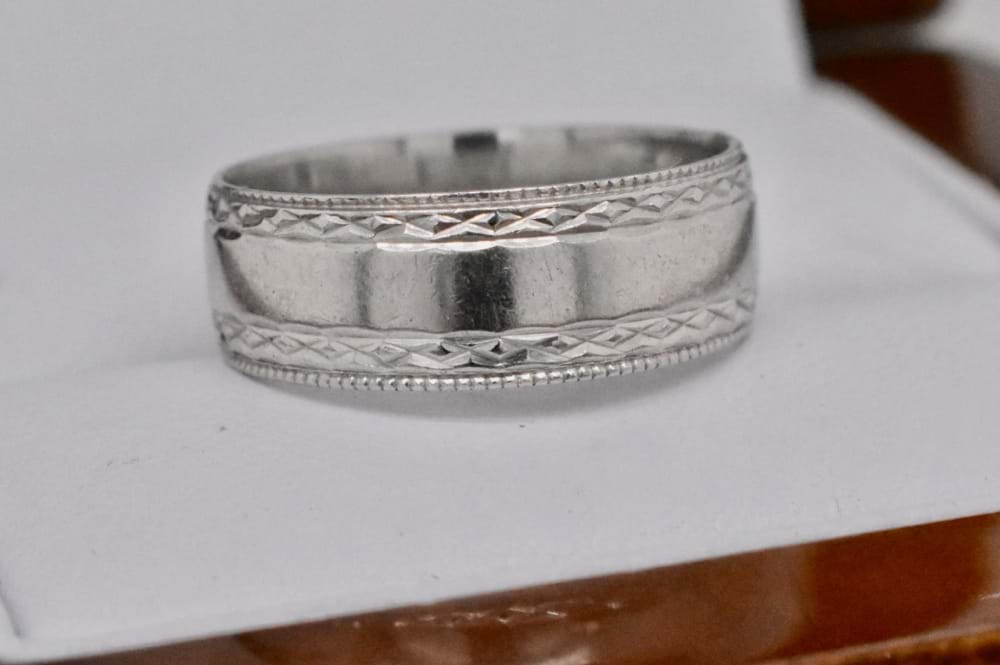 18ct White Gold Hallmarked Band