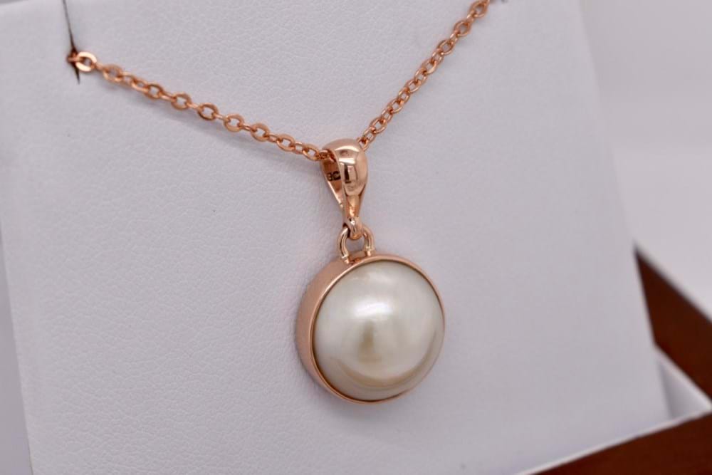 9ct Rose Gold White Mabe Pearl Pendant - Mabe Pearl Pendant Australia 9ct Rose Gold White Mabe Pearl Pendant - Mabe Pearl Pendant Australia