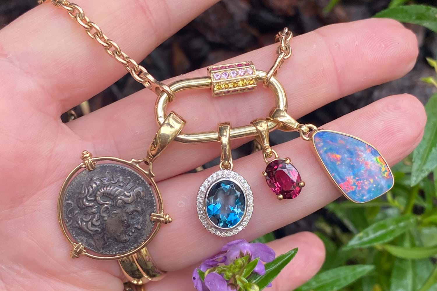 Pendants, Carabiners, Chains & Necklets